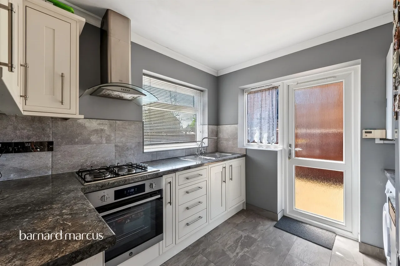 Bedfont Close, Feltham, TW14, photo 4