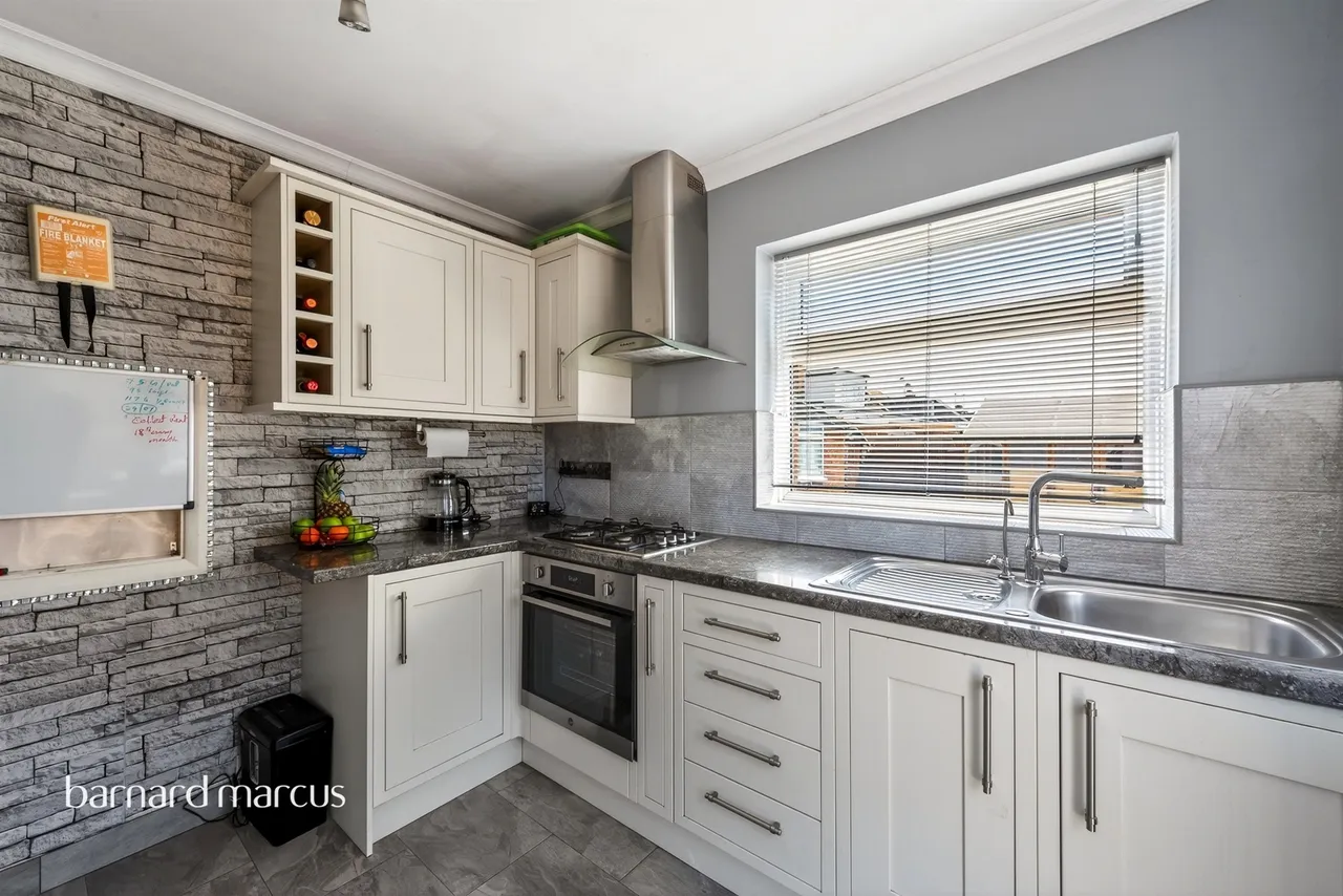 Bedfont Close, Feltham, TW14, photo 3