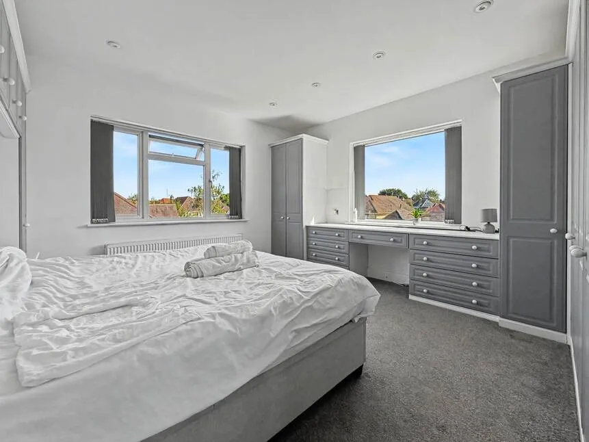 Longbarrow Close, Queens Park, BH8, photo 17