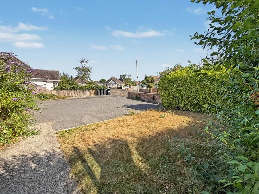 Longbarrow Close, Queens Park, BH8, photo 21