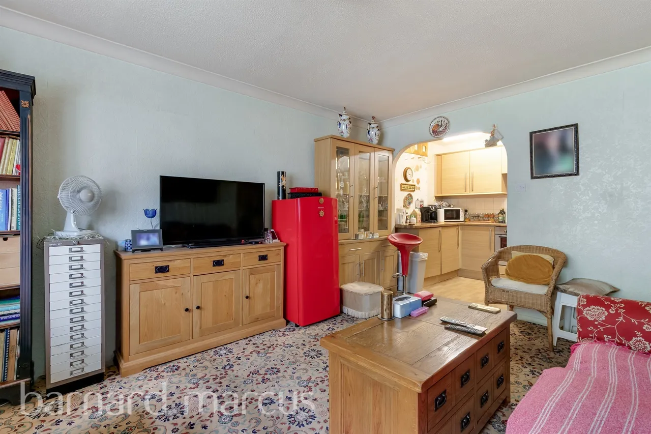 Chatsworth Place, Mitcham, photo 3