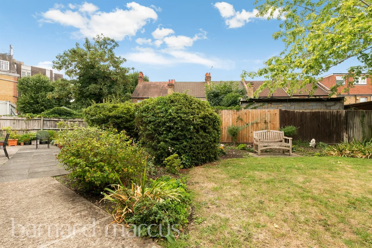 Chatsworth Place, Mitcham, photo 8