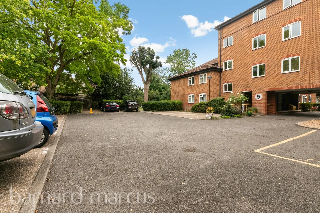 Chatsworth Place, Mitcham, photo 9