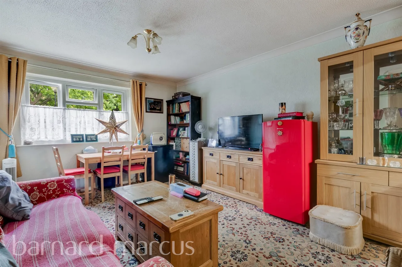 Chatsworth Place, Mitcham, photo 5