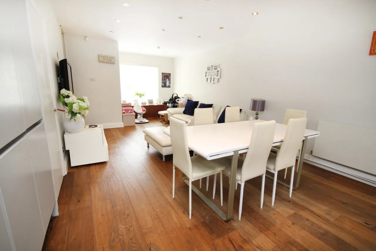 Garrick Close, Staines-upon-Thames, photo 10