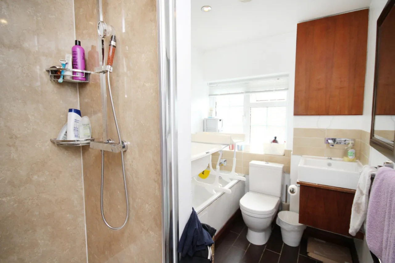 Garrick Close, Staines-upon-Thames, photo 11