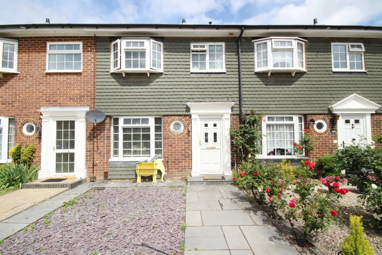 3 bed property to rent, Garrick Close, Staines-upon-Thames