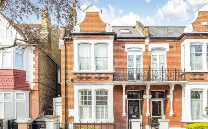 2 bed property for sale, Chiswick, London