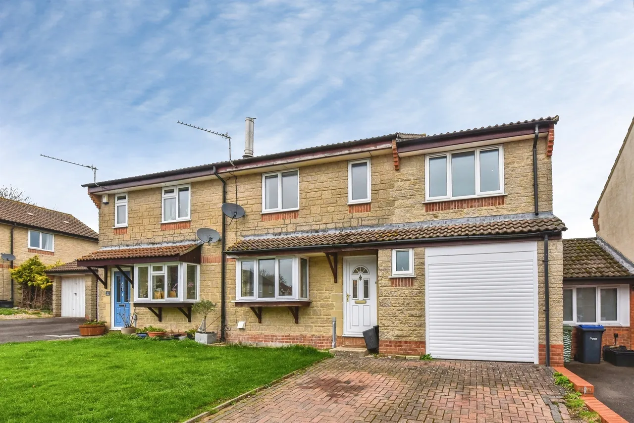 4 bed house for sale — Bright Close, Chippenham