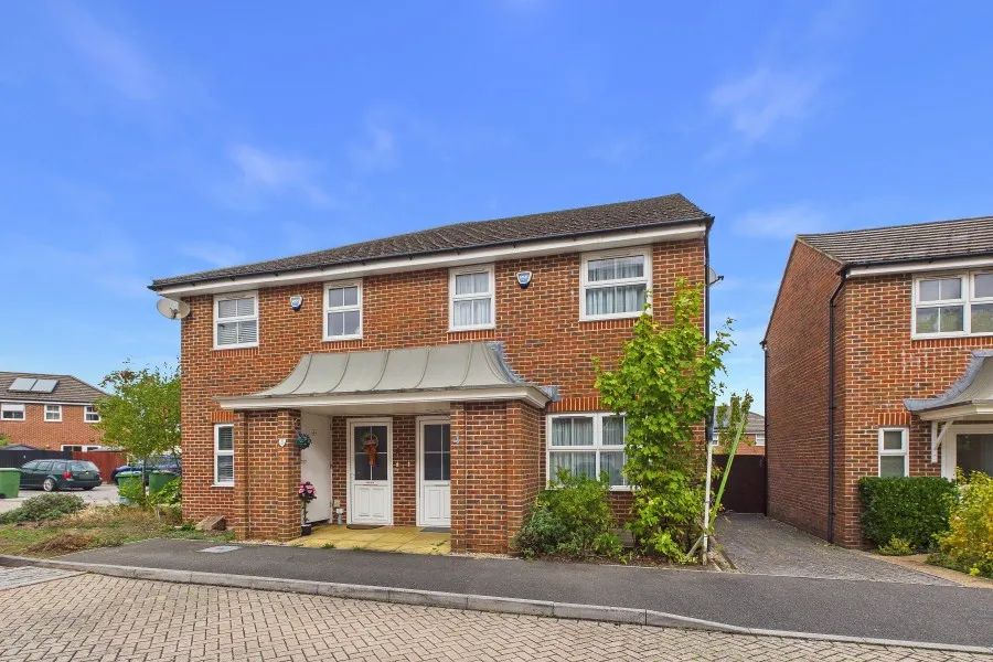 3 bed house to rent, Honington Mews, Farnborough, GU14
