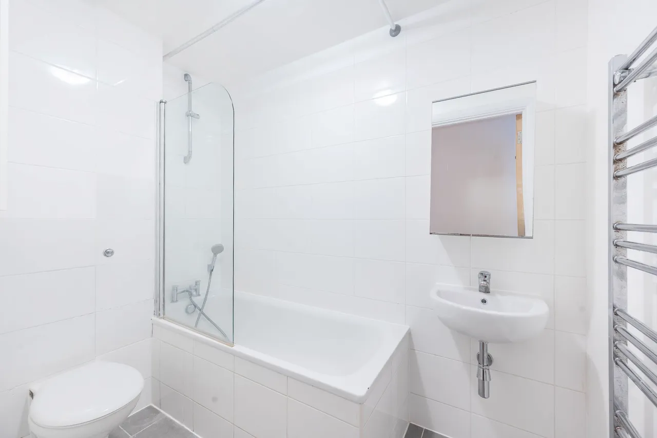 2 Chandos Parade, Buckingham Road, Edgware, photo 8