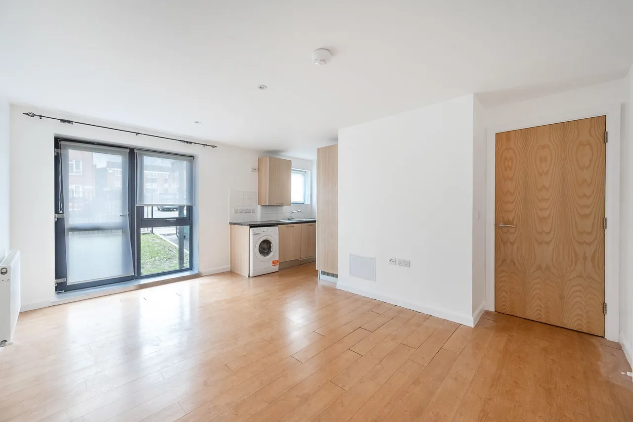 2 Chandos Parade, Buckingham Road, Edgware, photo 9