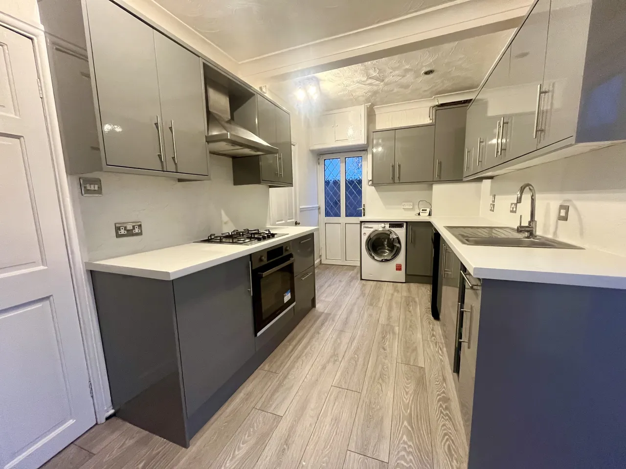 Park Avenue, Wakefield, WF3, photo 5