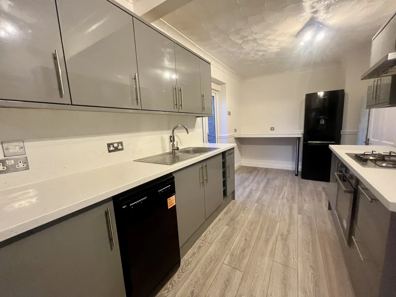 Park Avenue, Wakefield, WF3, photo 6