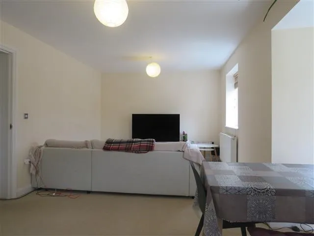 Gwendoline Buck Drive, Aylesbury, HP21, photo 2