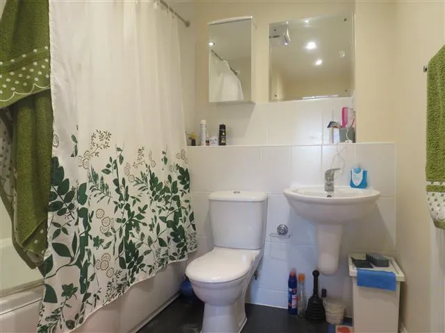 Gwendoline Buck Drive, Aylesbury, HP21, photo 7
