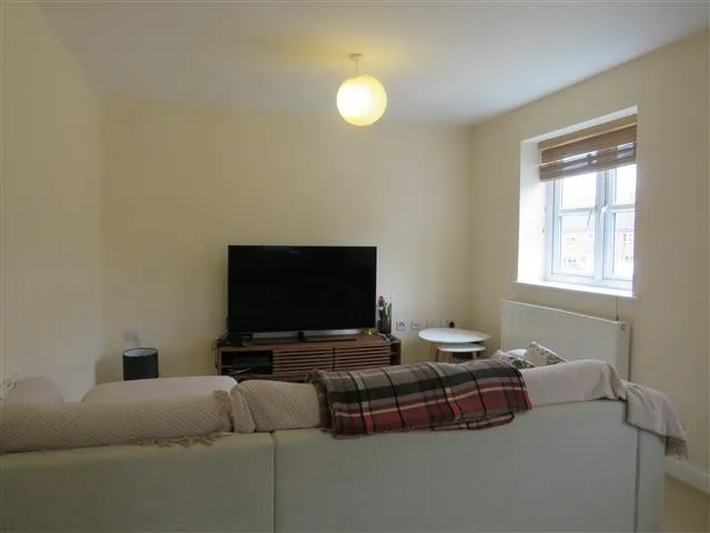Gwendoline Buck Drive, Aylesbury, HP21, photo 4