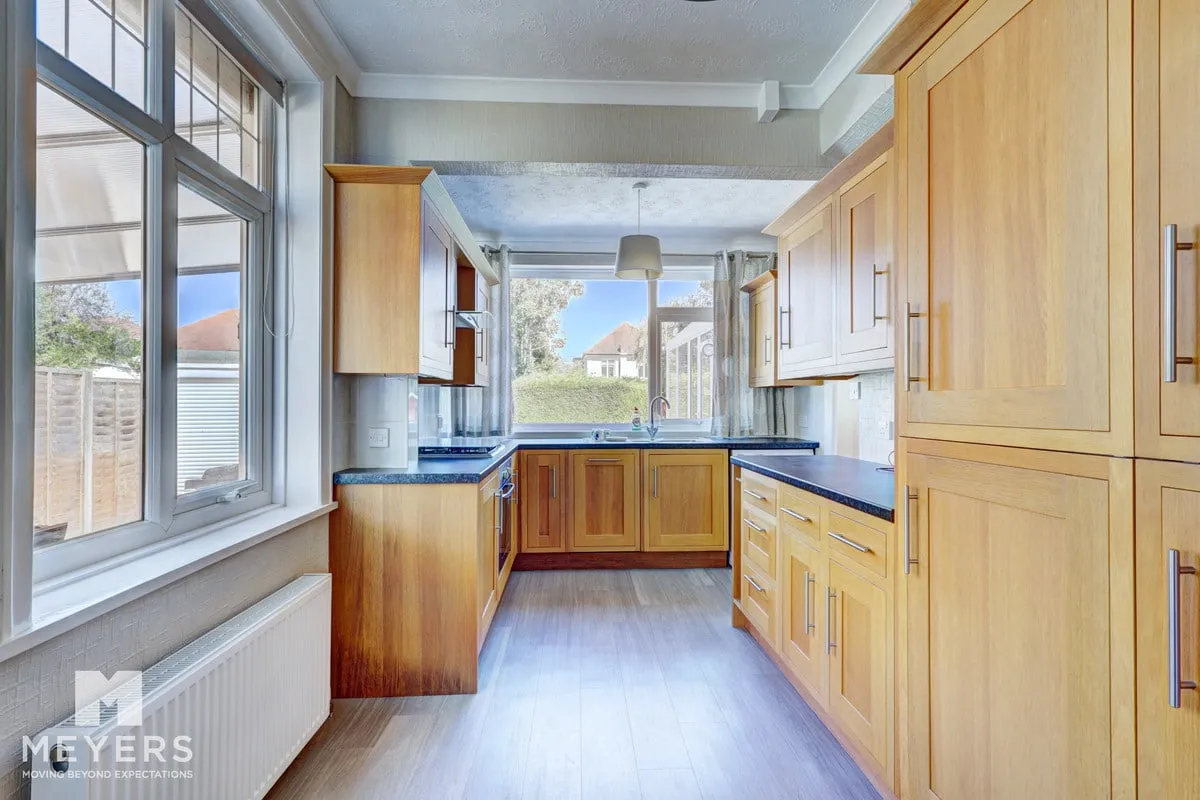 Southwick Road, Bournemouth, BH6, photo 4