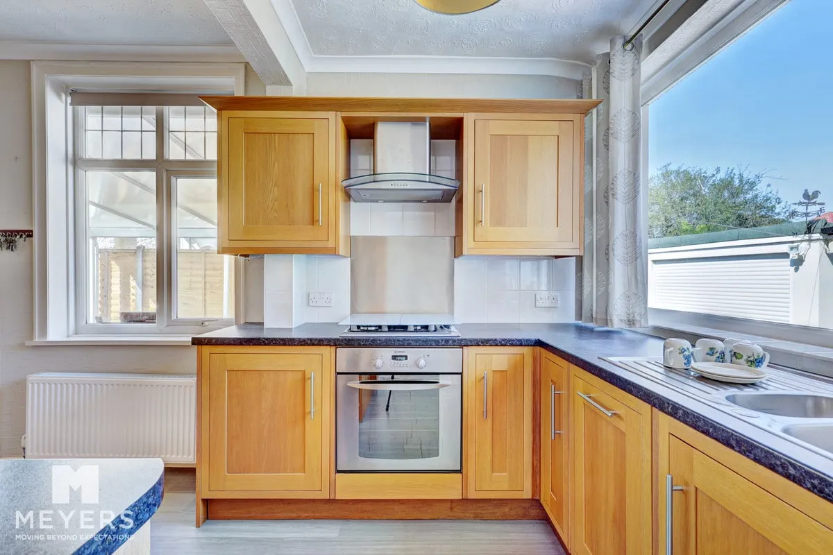 Southwick Road, Bournemouth, BH6, photo 12