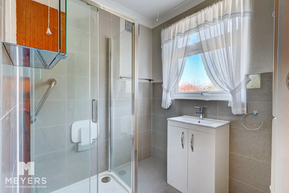 Southwick Road, Bournemouth, BH6, photo 23