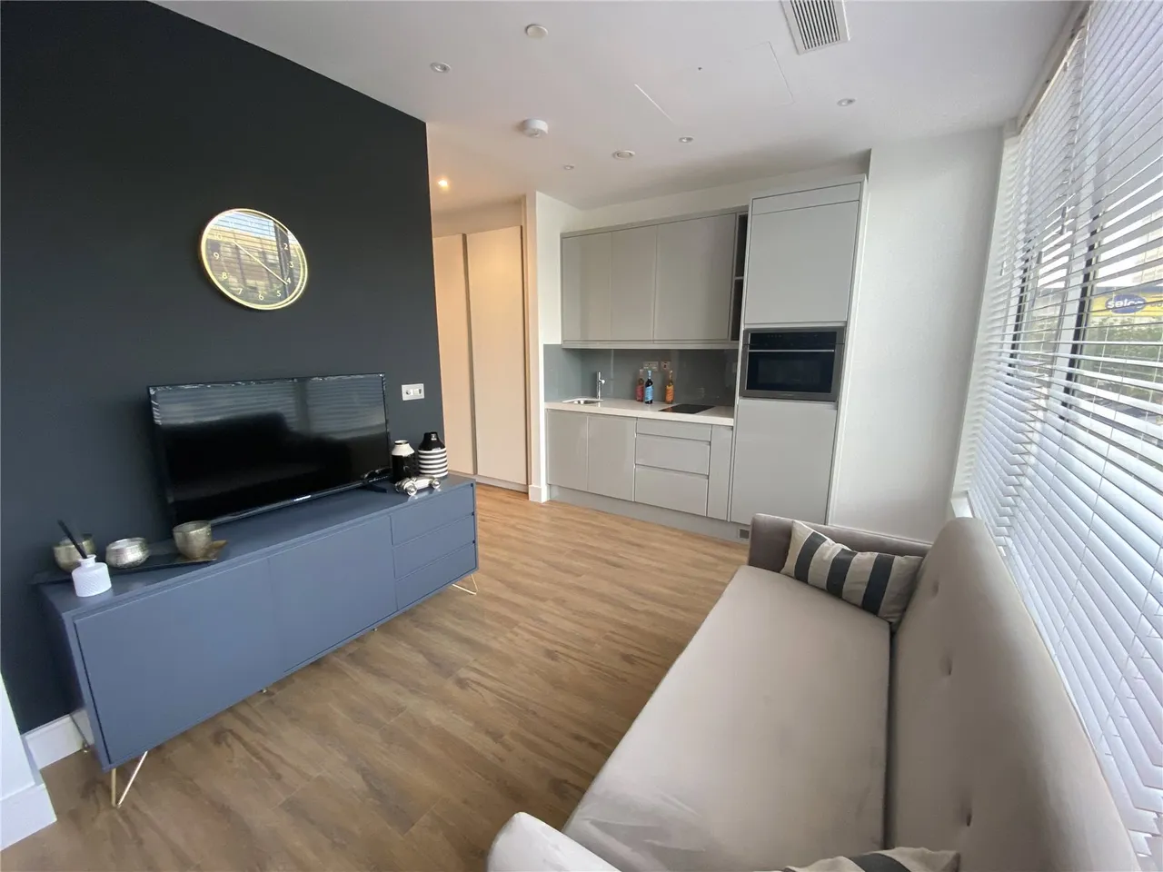 1 bed flat to rent, West Gate, Ealing, W5