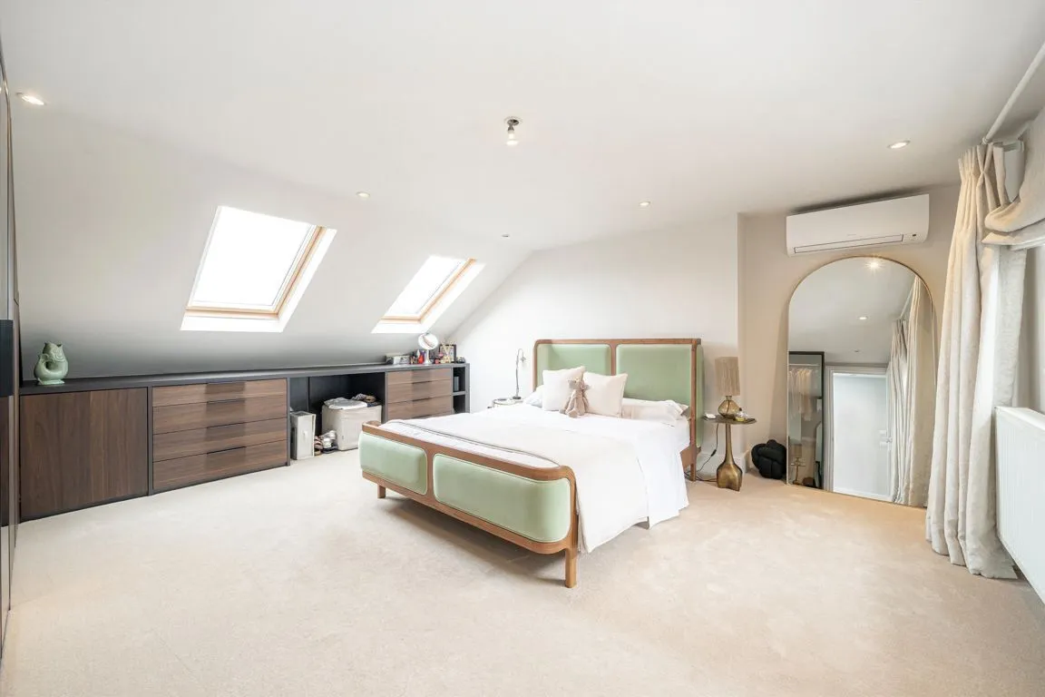 Burtons Road, TW12, photo 10