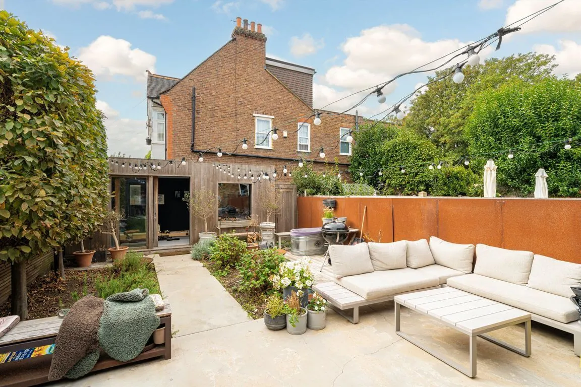 Burtons Road, TW12, photo 6