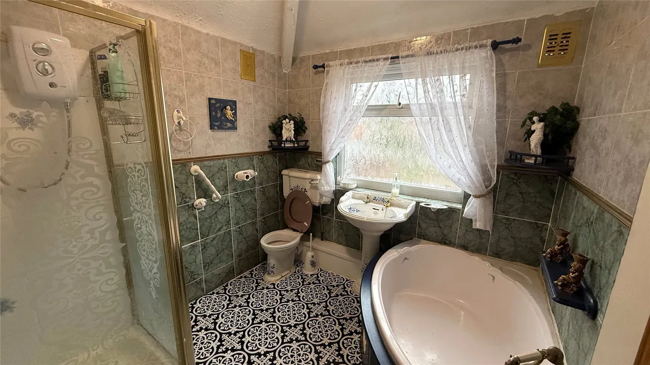 Glenwood Road, Little Sutton, CH66, photo 14