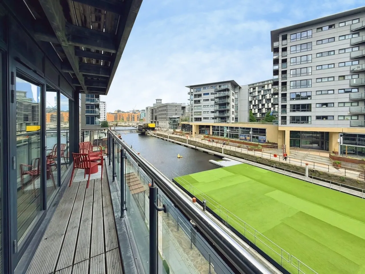 La Salle, Leeds Dock, photo 4