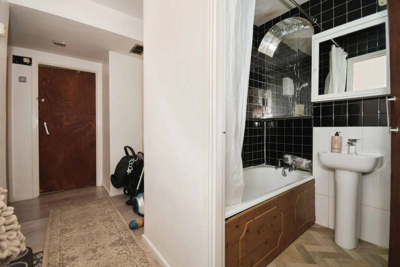 Ladies Spring Drive, Sheffield, South Yorkshire, S17, photo 8