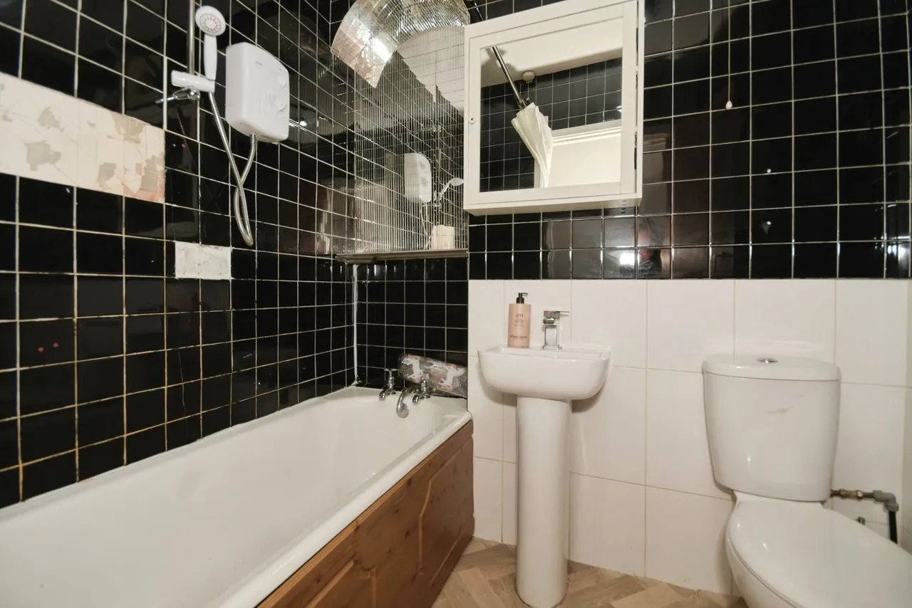 Ladies Spring Drive, Sheffield, South Yorkshire, S17, photo 3