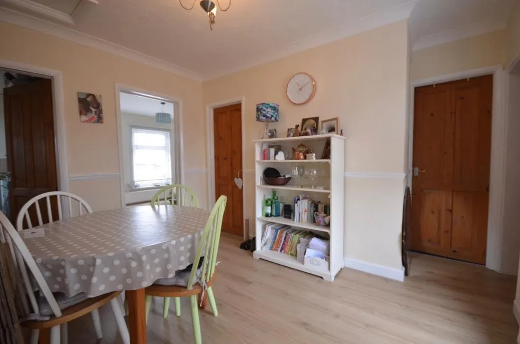 Leavesden Road, Watford, photo 2