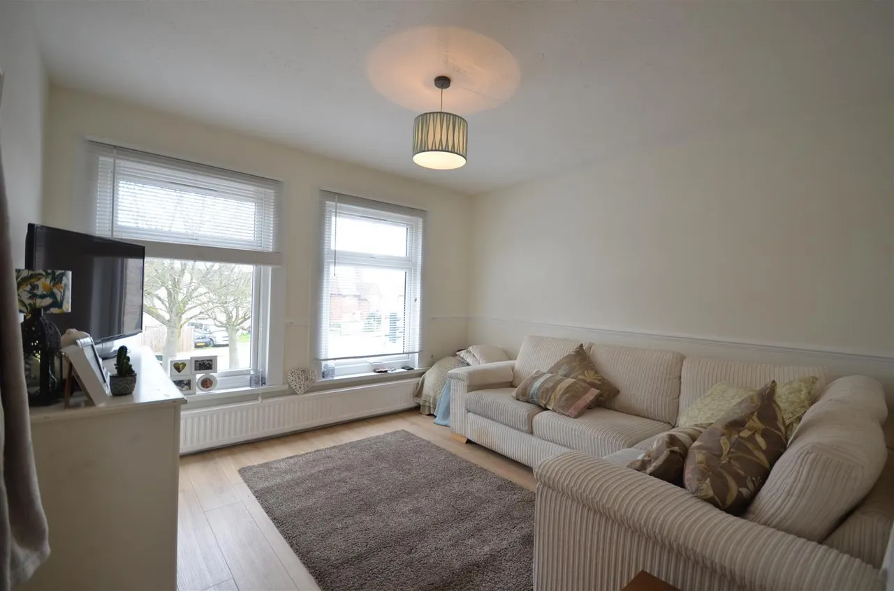 1 bed flat for sale — Leavesden Road, Watford