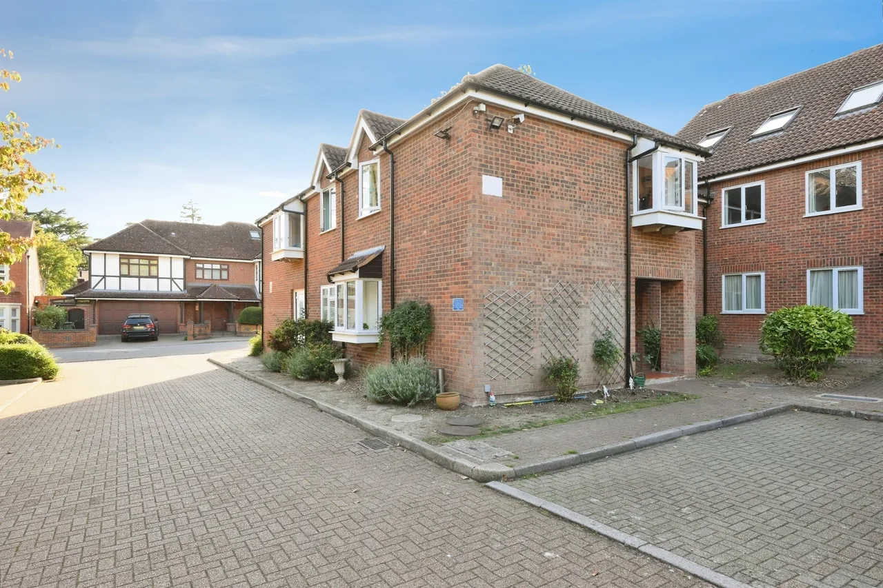 2 bed flat for sale, Yewlands, Hoddesdon, EN11