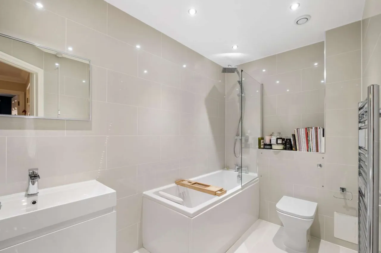 Crescent Lane, London, SW4 9PQ, photo 6