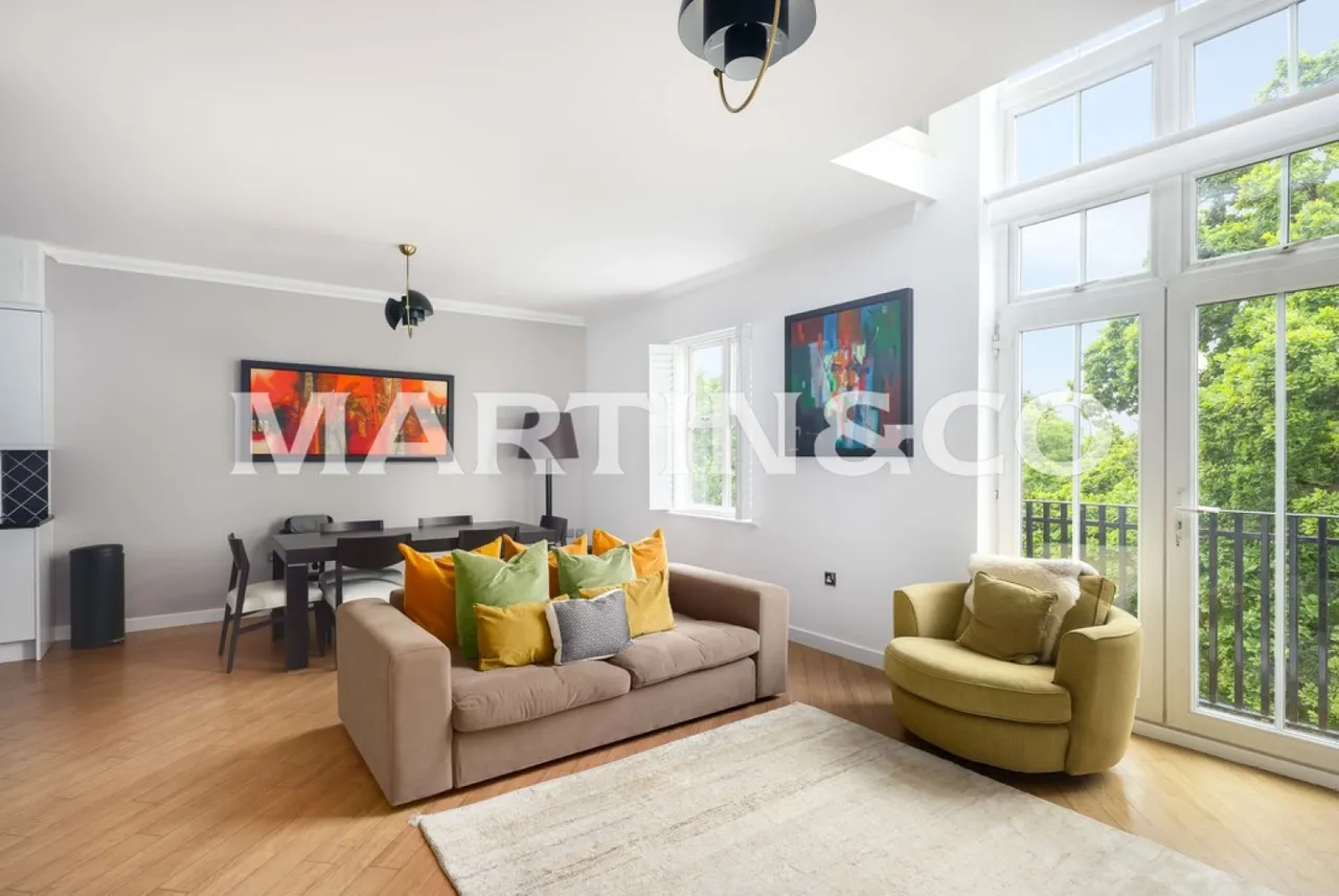 3 bed flat for sale — Repton Park, Regents Drive, Woodford Green