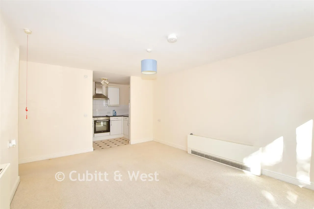 Commonwealth Drive, Three Bridges, RH10, photo 2