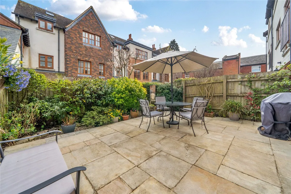 Cromwell Court, Marlborough, SN8, photo 3