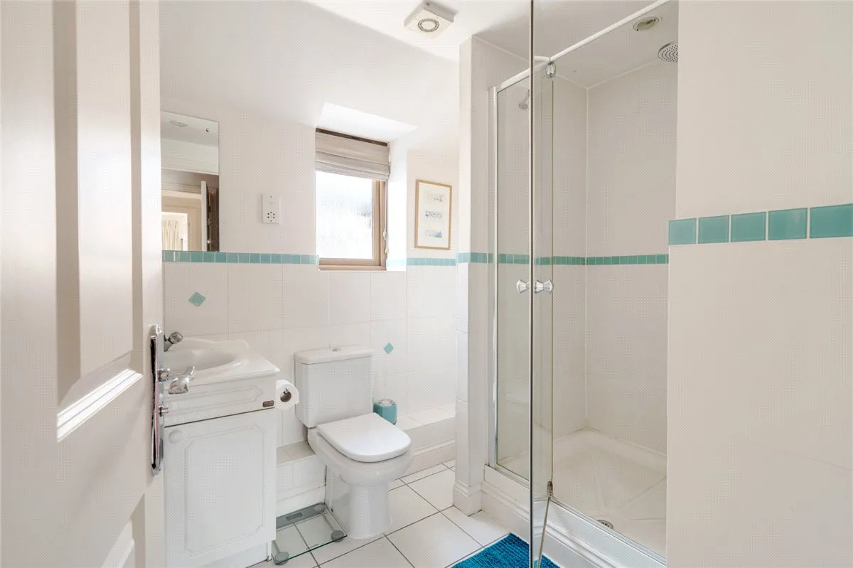 Cromwell Court, Marlborough, SN8, photo 16