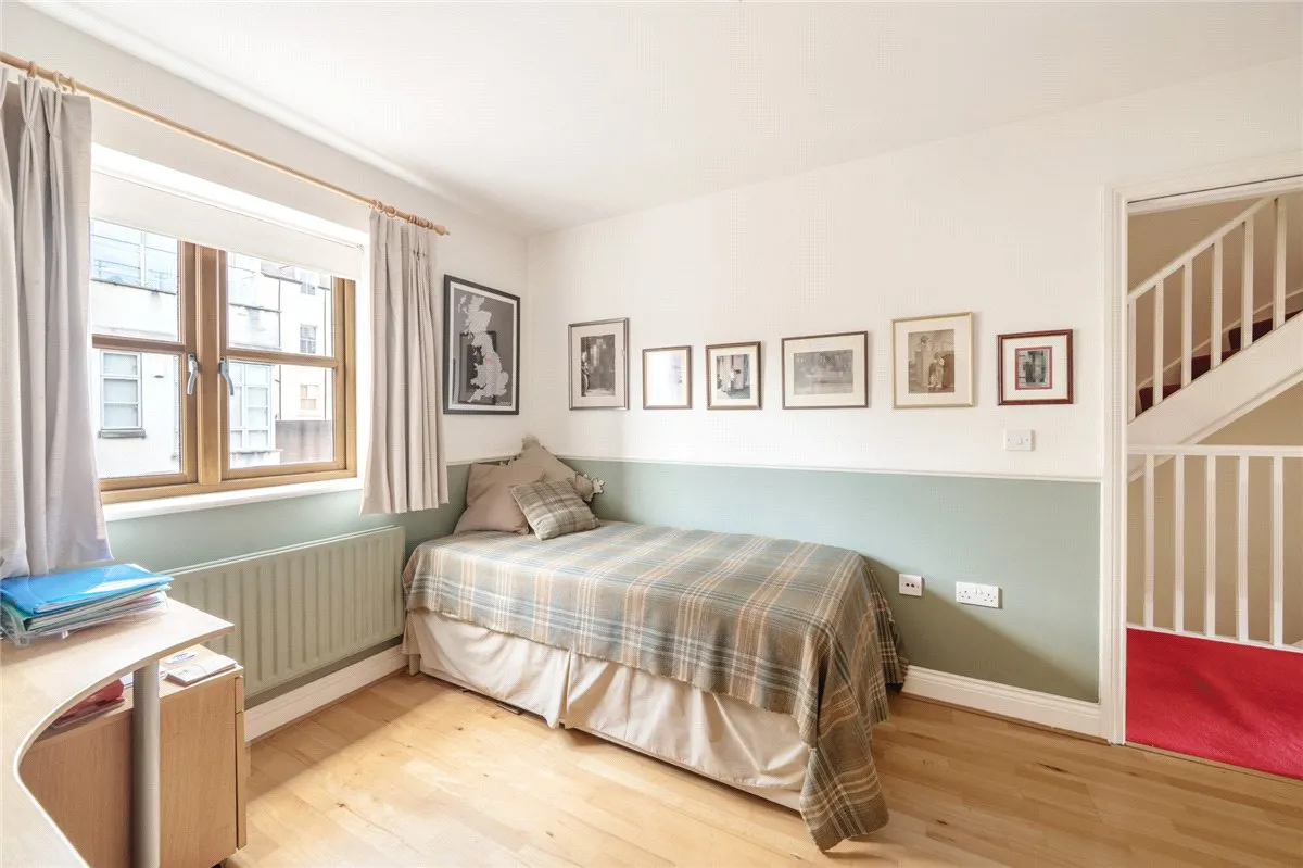 Cromwell Court, Marlborough, SN8, photo 9