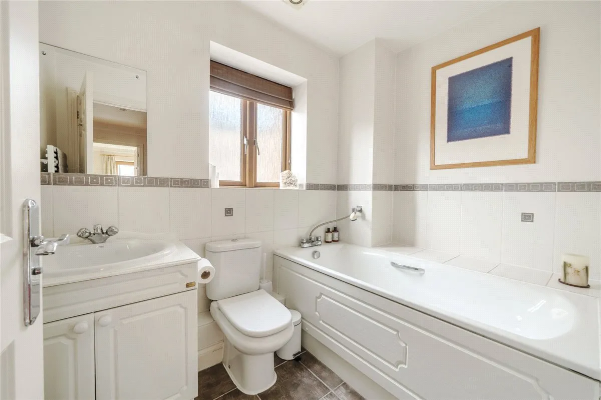 Cromwell Court, Marlborough, SN8, photo 12