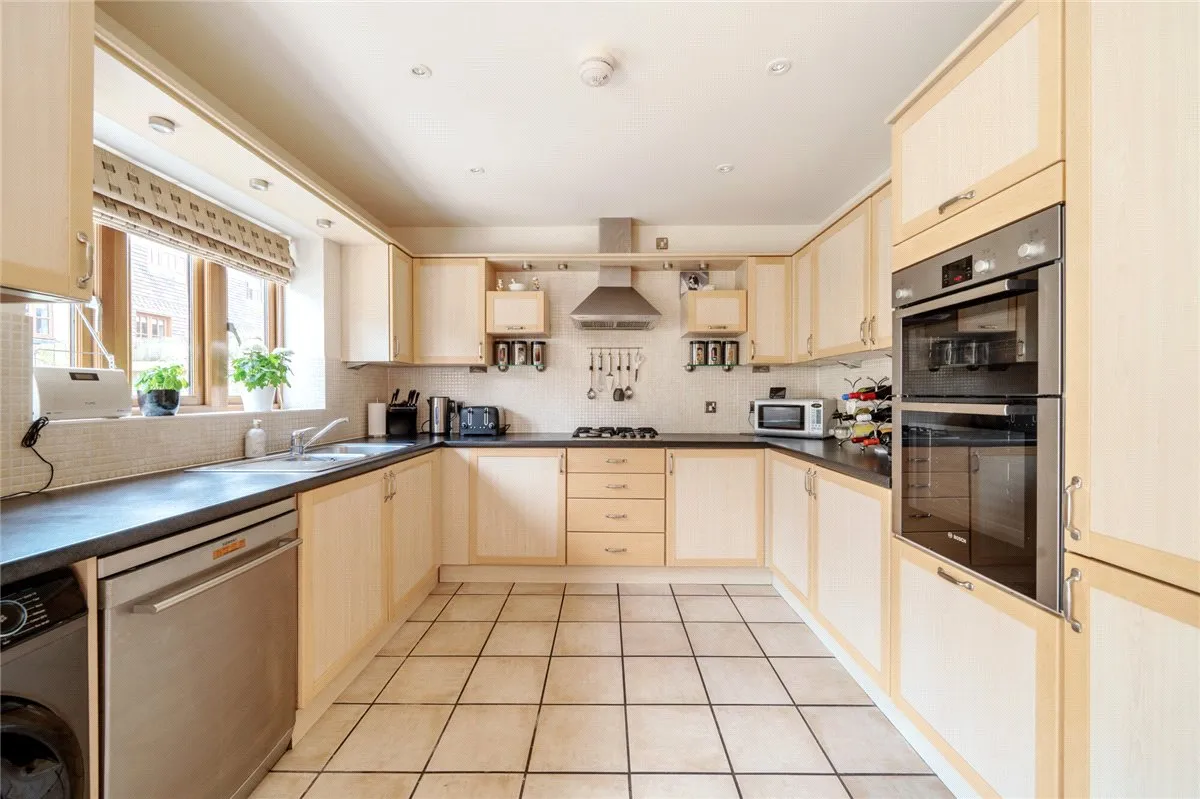 Cromwell Court, Marlborough, SN8, photo 6