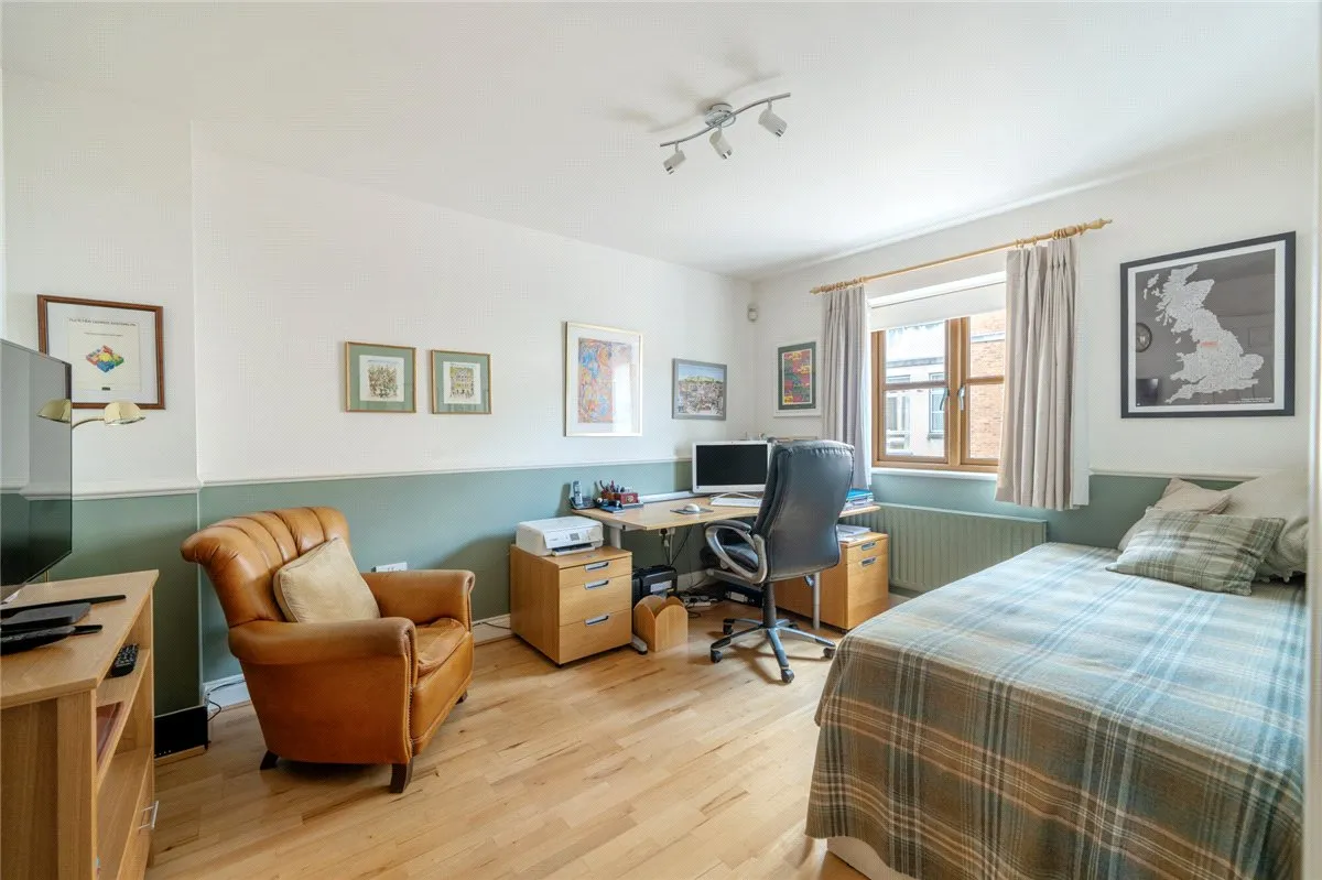 Cromwell Court, Marlborough, SN8, photo 8