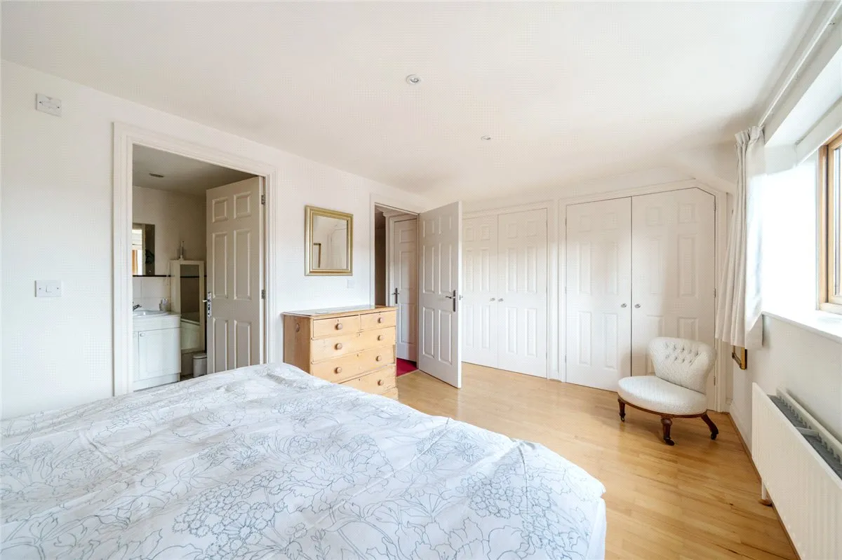 Cromwell Court, Marlborough, SN8, photo 13