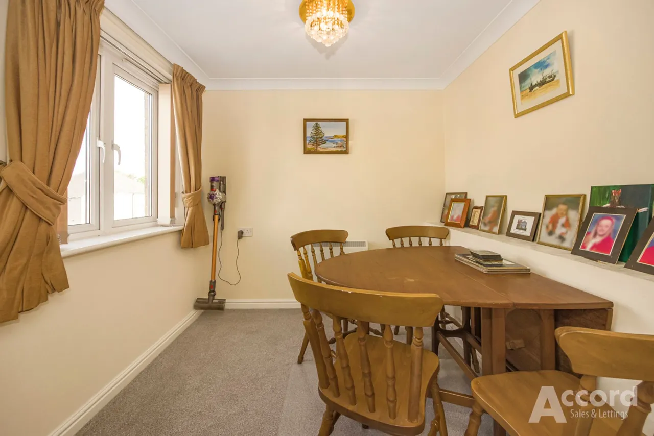 Crammavill Street, Grays, RM16, photo 5