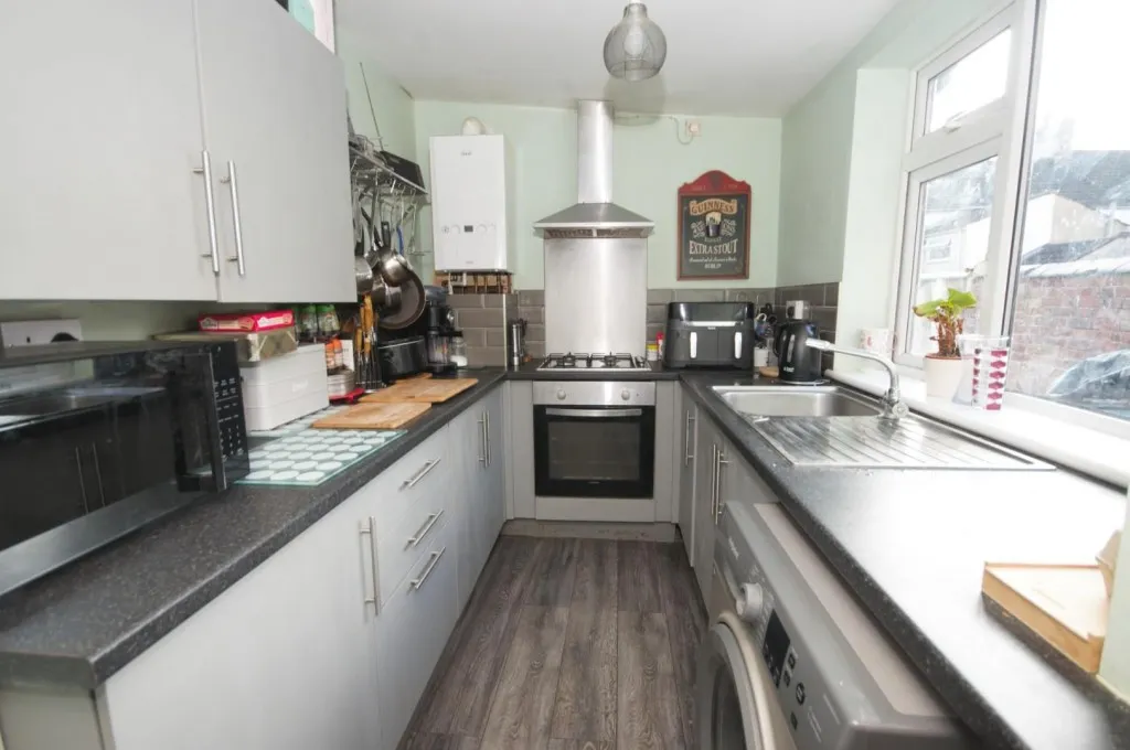 Victoria Street, Earls Barton, photo 4