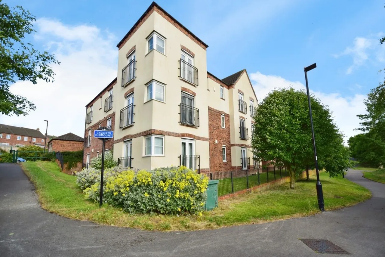 2 bed flat for sale — Queen Mary Rise, Parklands