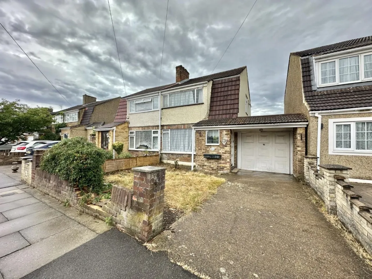 2 bed house for sale, Cherry Grove, Uxbridge, UB8