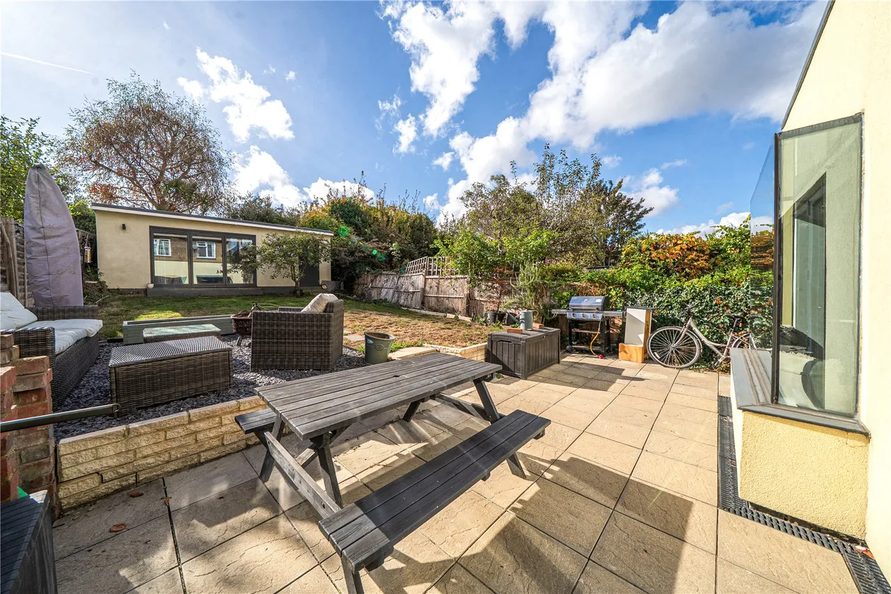 Pitshanger Lane, Ealing, W5, photo 2