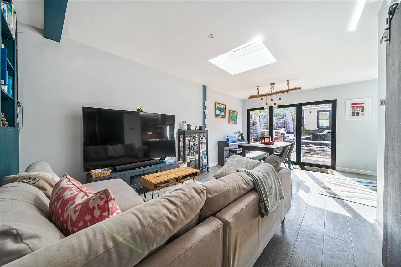 Pitshanger Lane, Ealing, W5, photo 7
